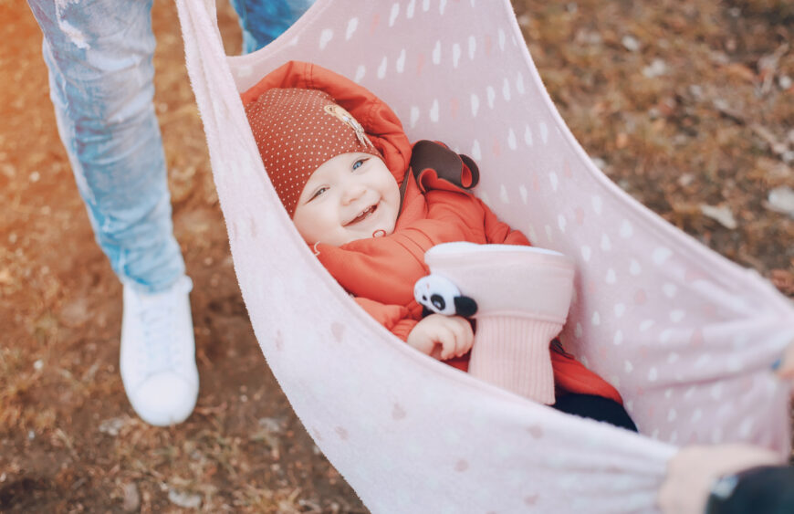 Bebeklerin sallanma ihtiyacı, bebekleri sallamak, bebek salıncak seçimi